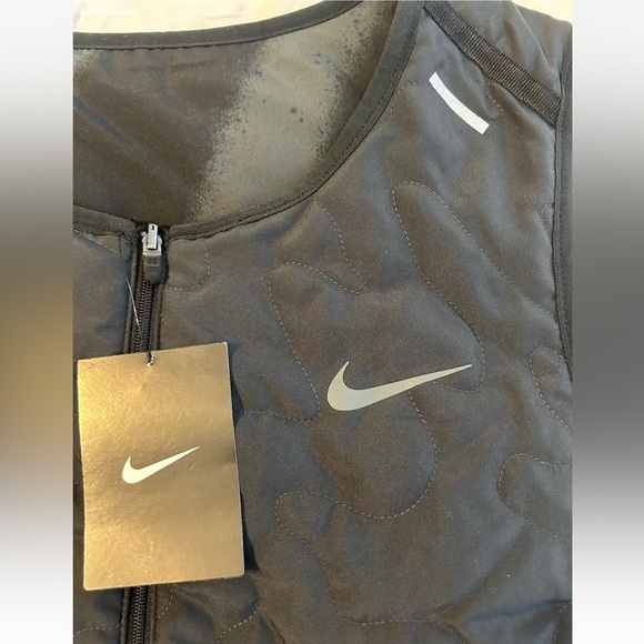 Nike Aero Layer Wild Run Reversible Repel Running Vest Men’s Sz L DD6207-010 NWT - Picture 4 of 7
